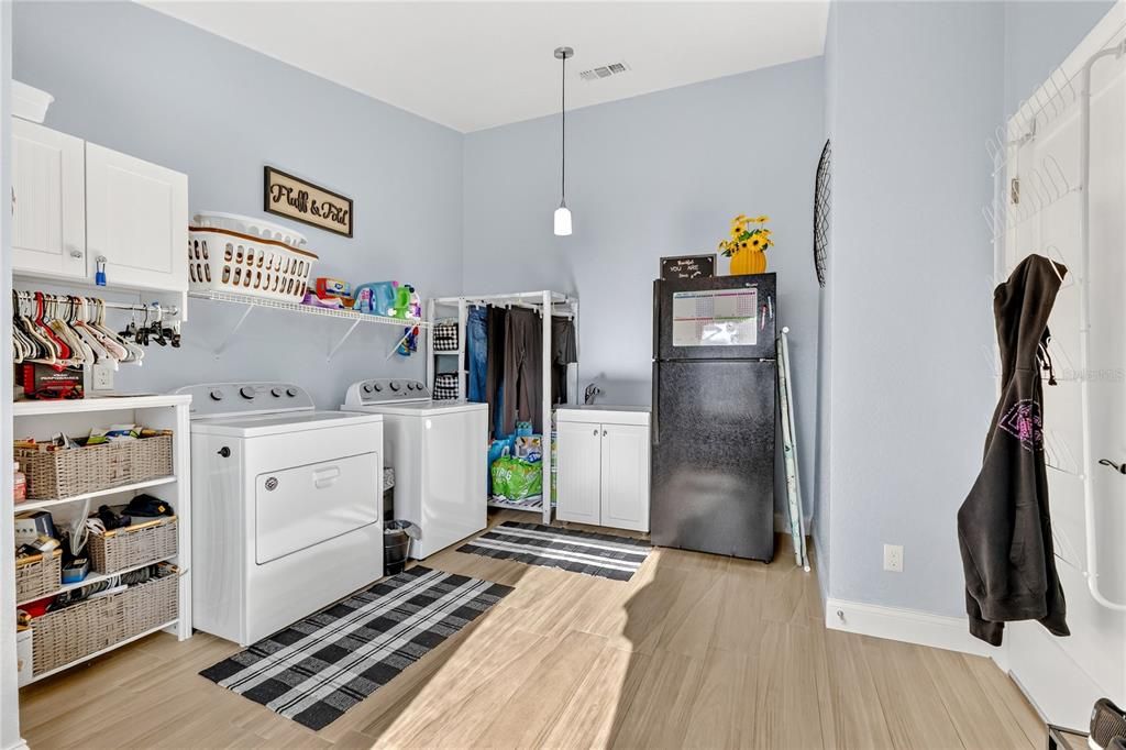 For Sale: $485,000 (3 beds, 2 baths, 1587 Square Feet)