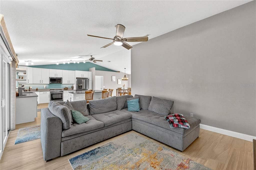 For Sale: $485,000 (3 beds, 2 baths, 1587 Square Feet)