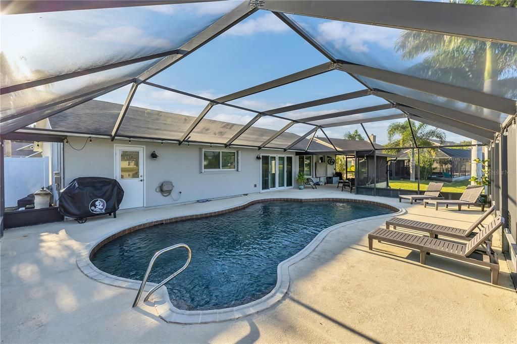 For Sale: $485,000 (3 beds, 2 baths, 1587 Square Feet)