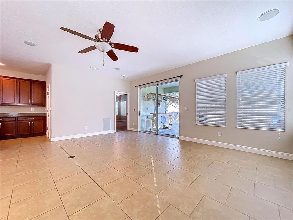 For Sale: $530,000 (4 beds, 3 baths, 2114 Square Feet)