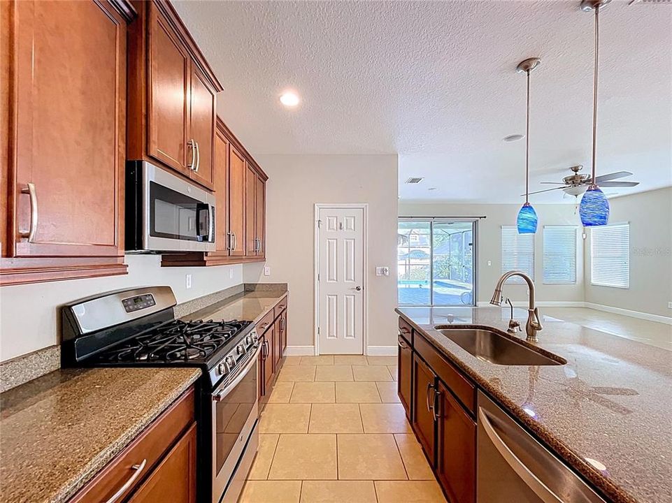 For Sale: $530,000 (4 beds, 3 baths, 2114 Square Feet)