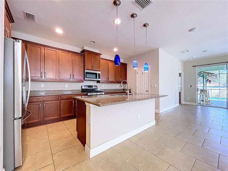 For Sale: $530,000 (4 beds, 3 baths, 2114 Square Feet)