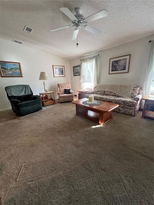 На продажу: $170,000 (2 спален, 2 ванн, 1369 Квадратных фут)