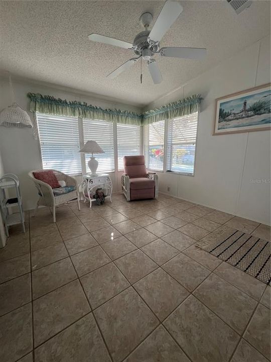 На продажу: $170,000 (2 спален, 2 ванн, 1369 Квадратных фут)