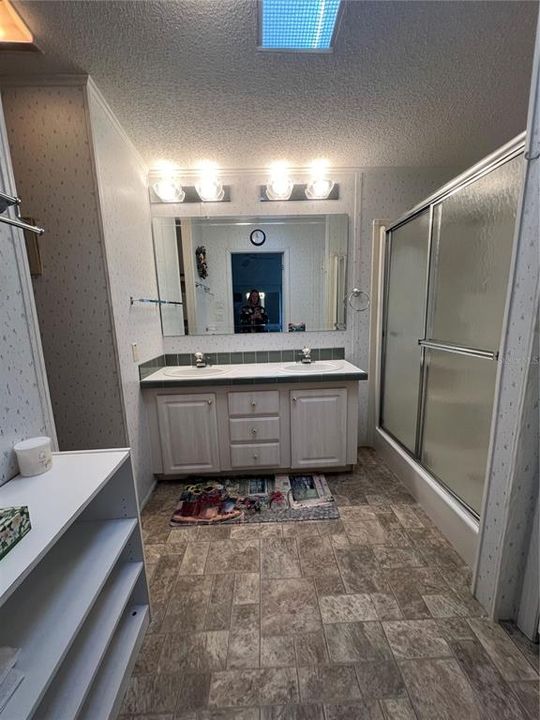 На продажу: $170,000 (2 спален, 2 ванн, 1369 Квадратных фут)