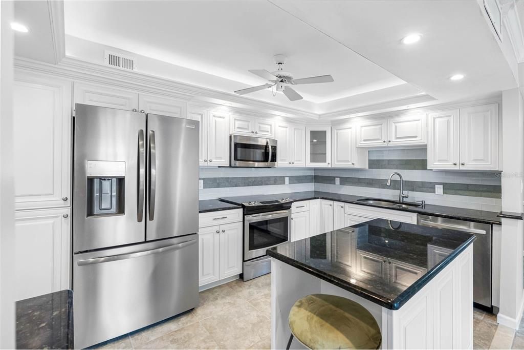 For Sale: $574,900 (2 beds, 2 baths, 1395 Square Feet)