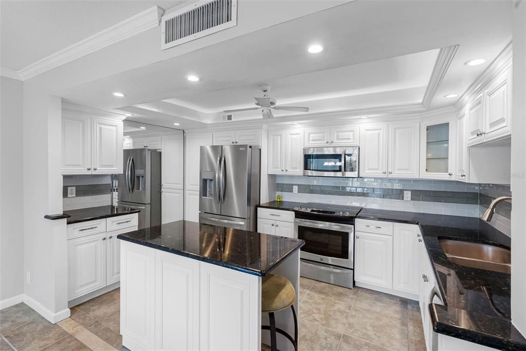 For Sale: $574,900 (2 beds, 2 baths, 1395 Square Feet)