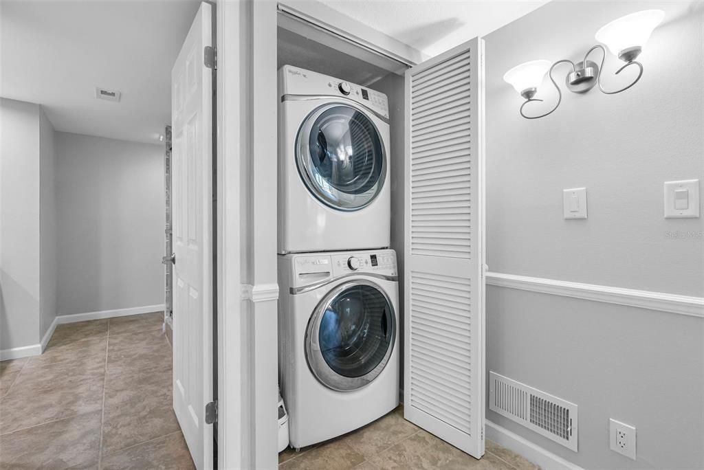 For Sale: $574,900 (2 beds, 2 baths, 1395 Square Feet)