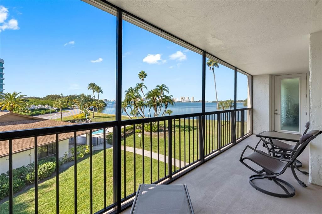 For Sale: $574,900 (2 beds, 2 baths, 1395 Square Feet)