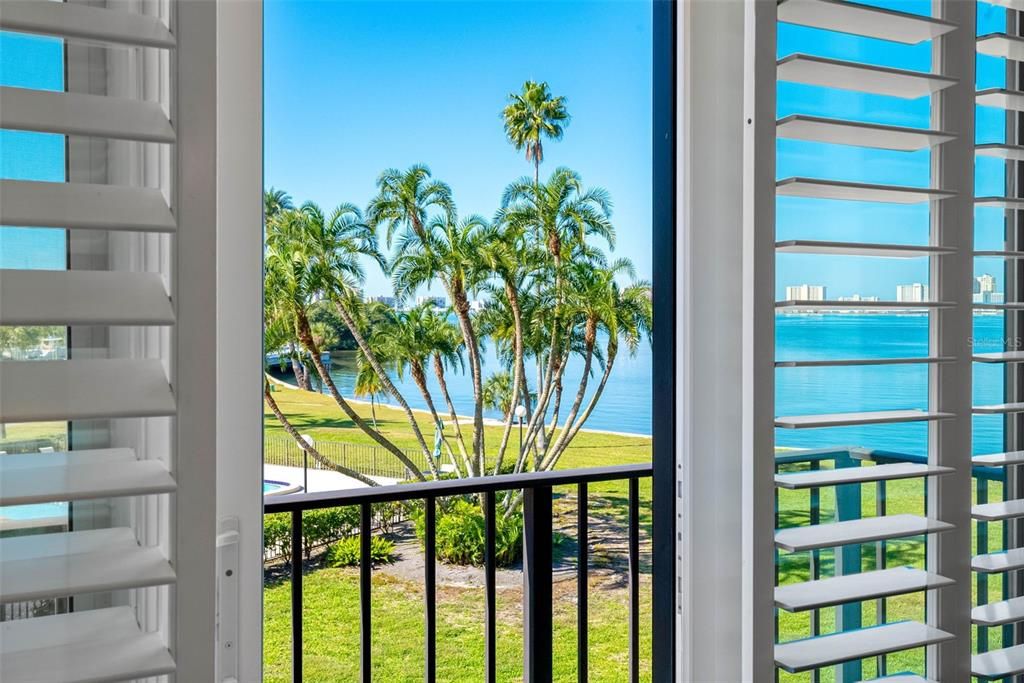 For Sale: $574,900 (2 beds, 2 baths, 1395 Square Feet)