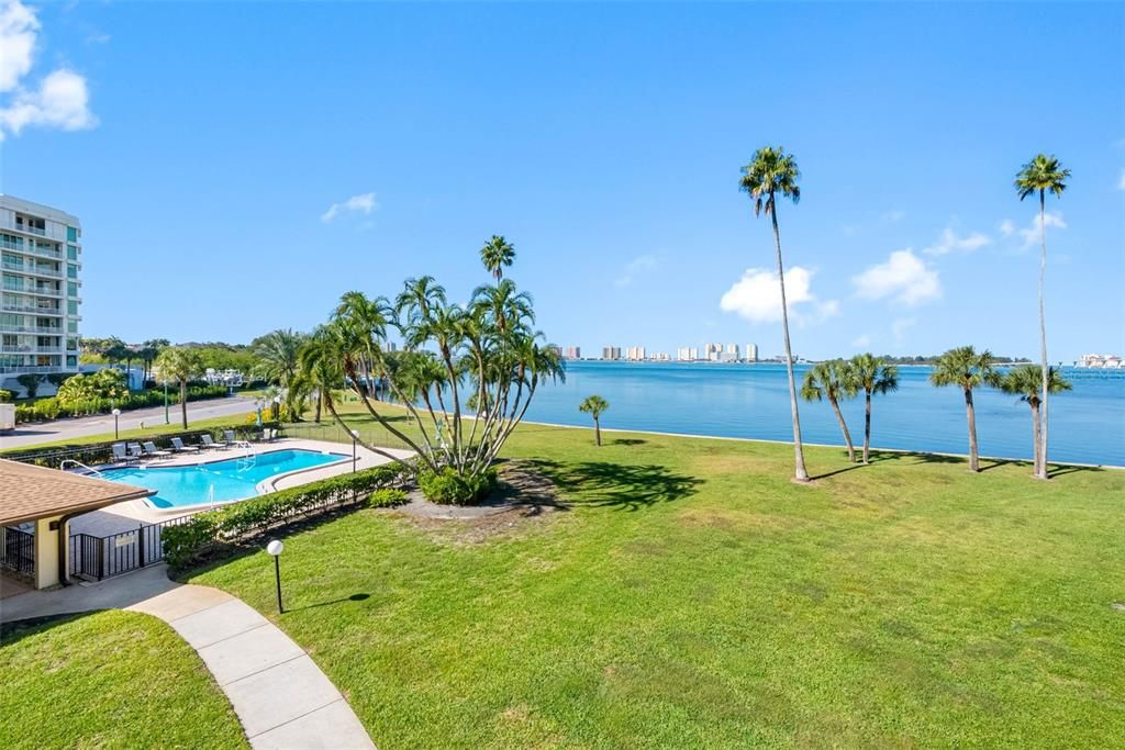 For Sale: $574,900 (2 beds, 2 baths, 1395 Square Feet)