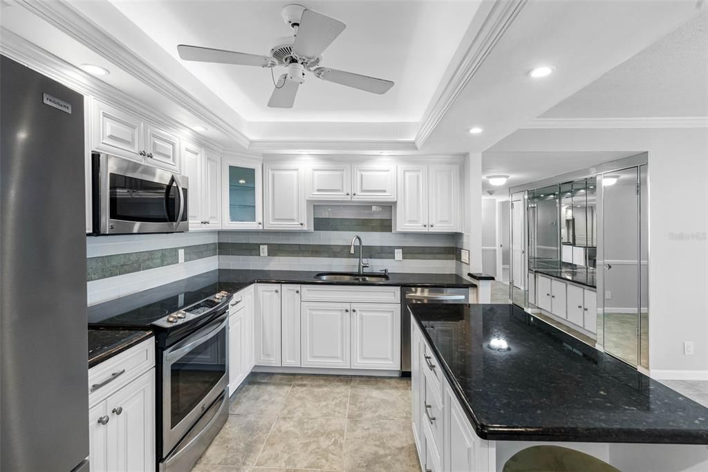 For Sale: $574,900 (2 beds, 2 baths, 1395 Square Feet)