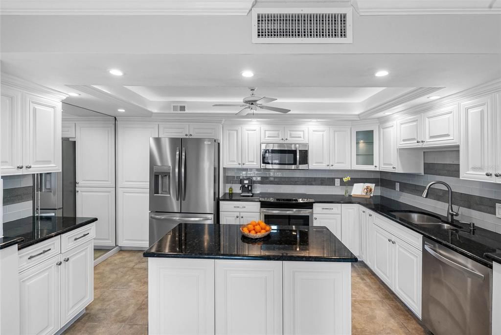 For Sale: $574,900 (2 beds, 2 baths, 1395 Square Feet)