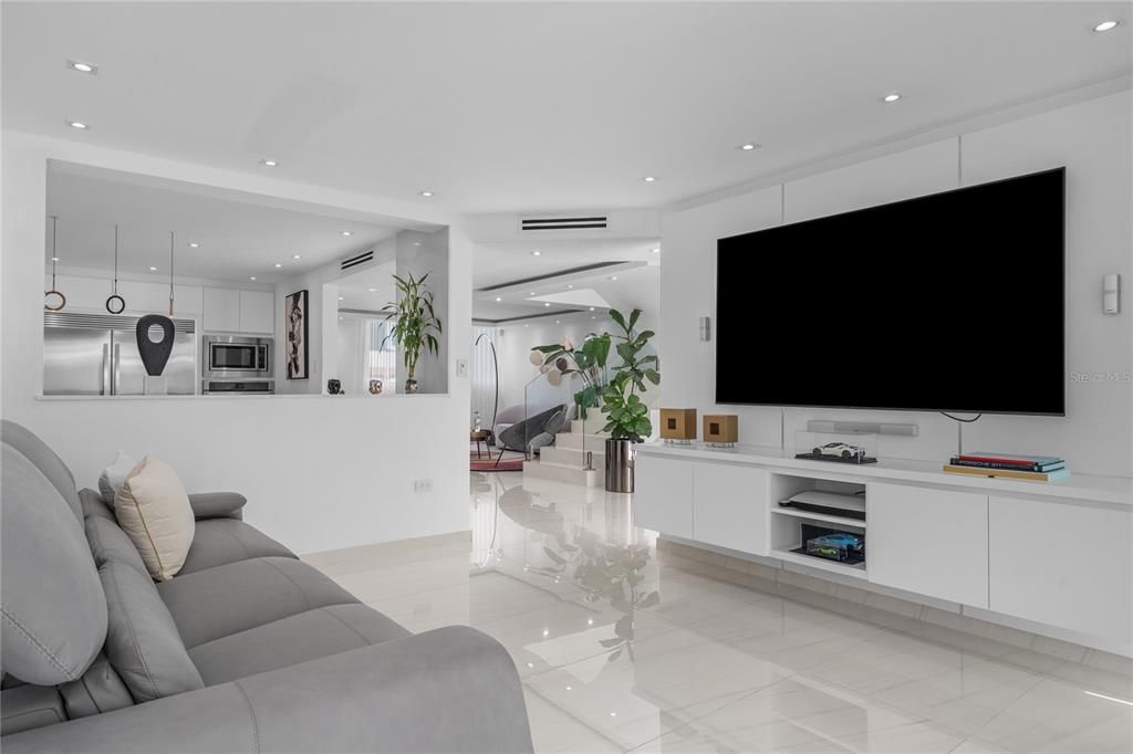 En Venta: $1,200,000 (4 camas, 3 baños, 2740 Pies cuadrados)