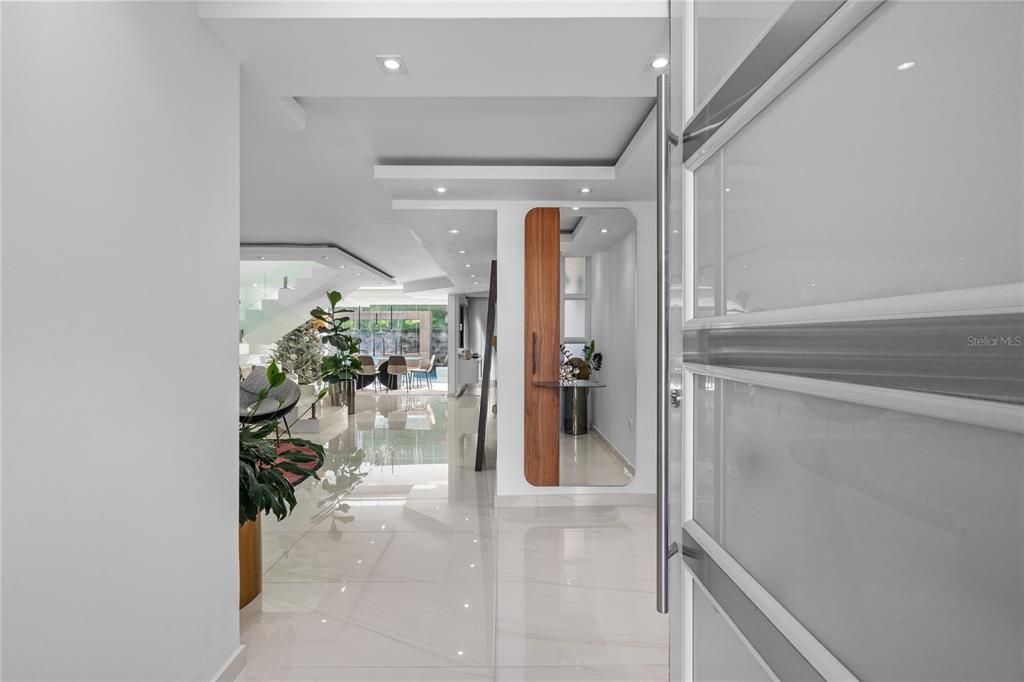 En Venta: $1,200,000 (4 camas, 3 baños, 2740 Pies cuadrados)