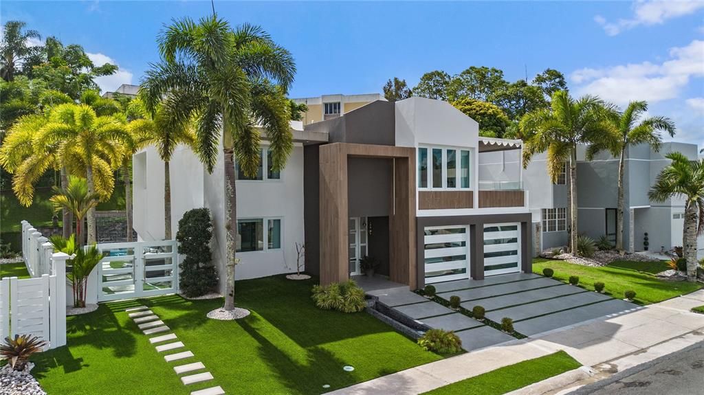 En Venta: $1,200,000 (4 camas, 3 baños, 2740 Pies cuadrados)