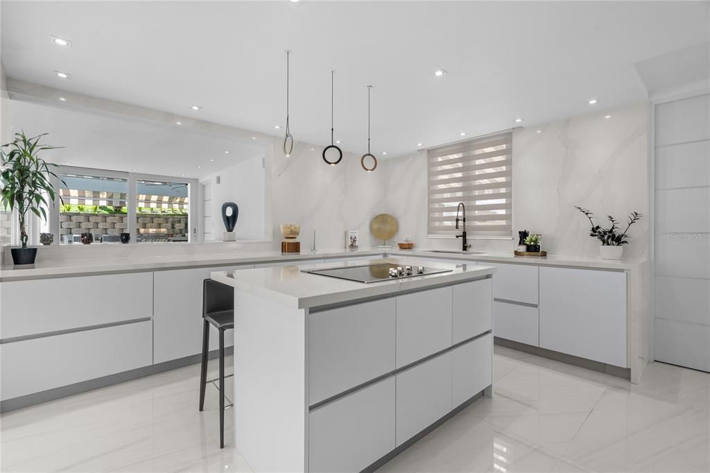En Venta: $1,200,000 (4 camas, 3 baños, 2740 Pies cuadrados)