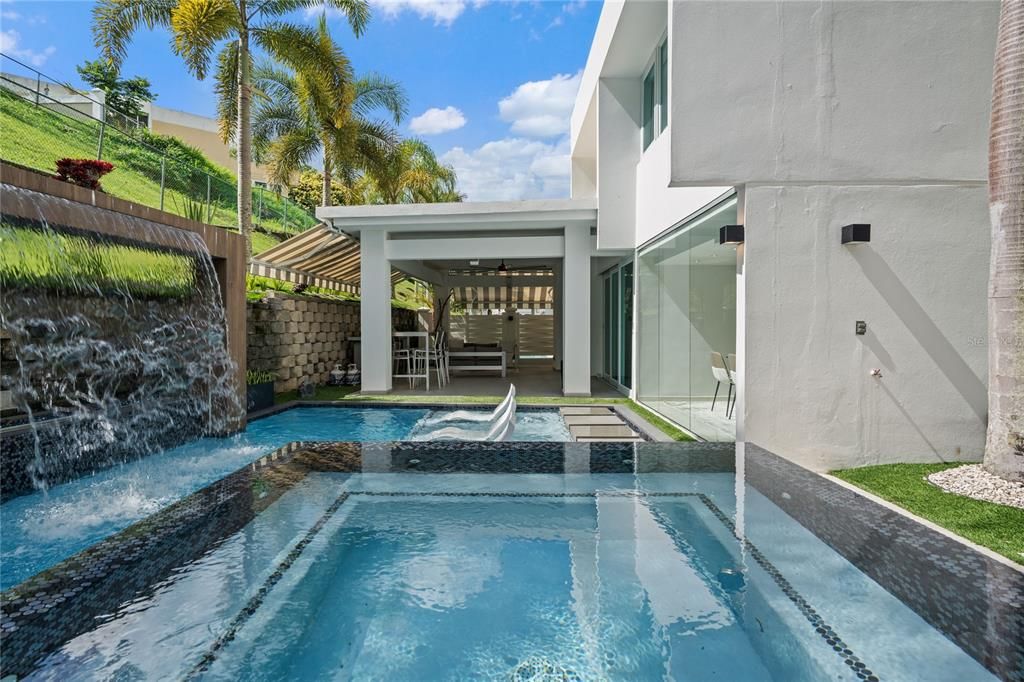 En Venta: $1,200,000 (4 camas, 3 baños, 2740 Pies cuadrados)