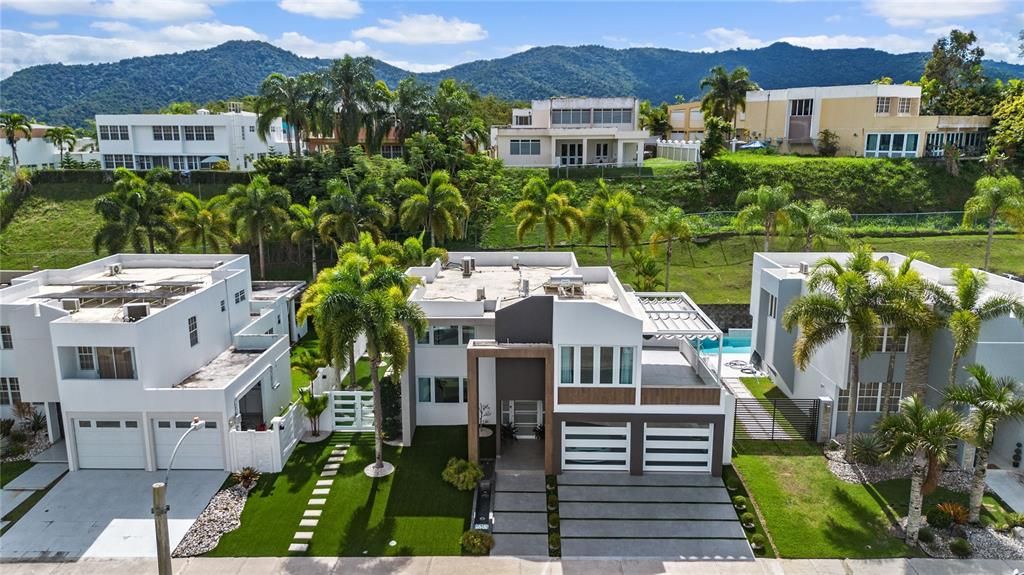 En Venta: $1,200,000 (4 camas, 3 baños, 2740 Pies cuadrados)