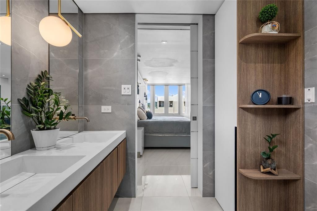 En Venta: $1,200,000 (4 camas, 3 baños, 2740 Pies cuadrados)