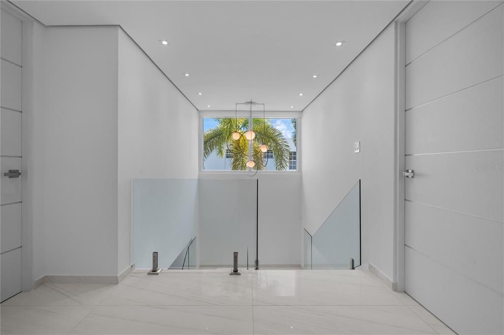 En Venta: $1,200,000 (4 camas, 3 baños, 2740 Pies cuadrados)