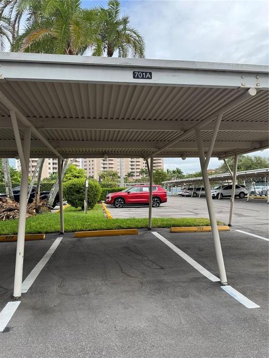 For Sale: $215,000 (1 beds, 1 baths, 662 Square Feet)