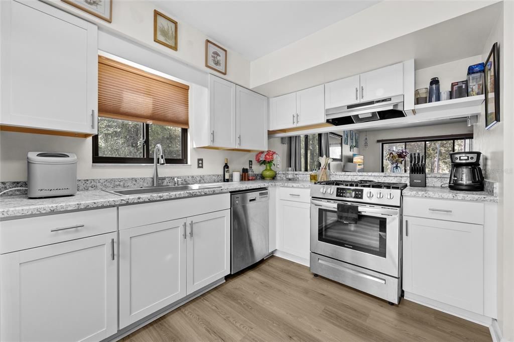 For Sale: $219,900 (2 beds, 2 baths, 1544 Square Feet)