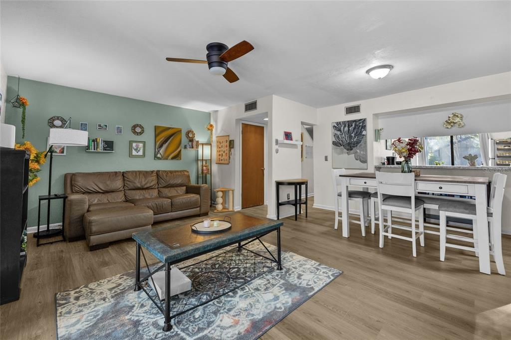 For Sale: $219,900 (2 beds, 2 baths, 1544 Square Feet)