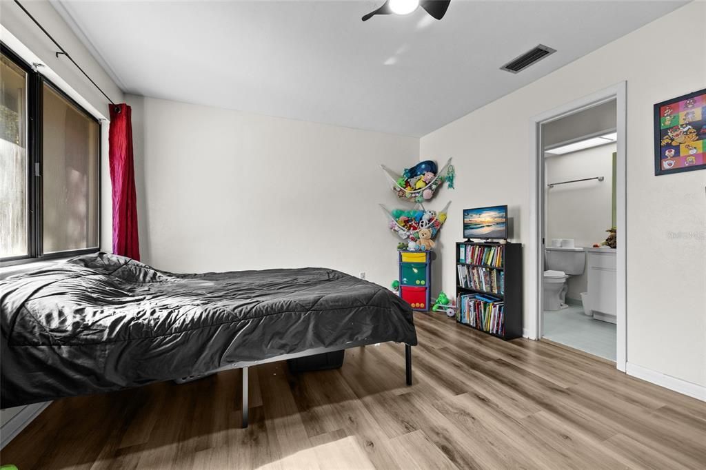 For Sale: $219,900 (2 beds, 2 baths, 1544 Square Feet)