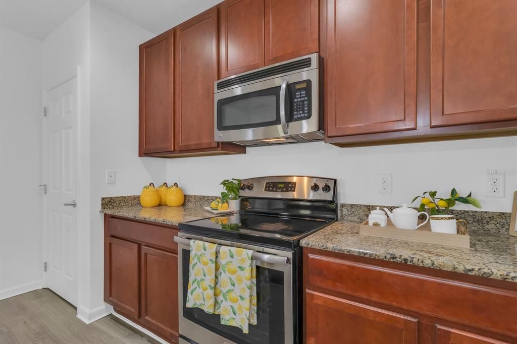 For Sale: $425,000 (4 beds, 2 baths, 1895 Square Feet)