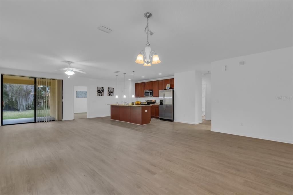 For Sale: $425,000 (4 beds, 2 baths, 1895 Square Feet)