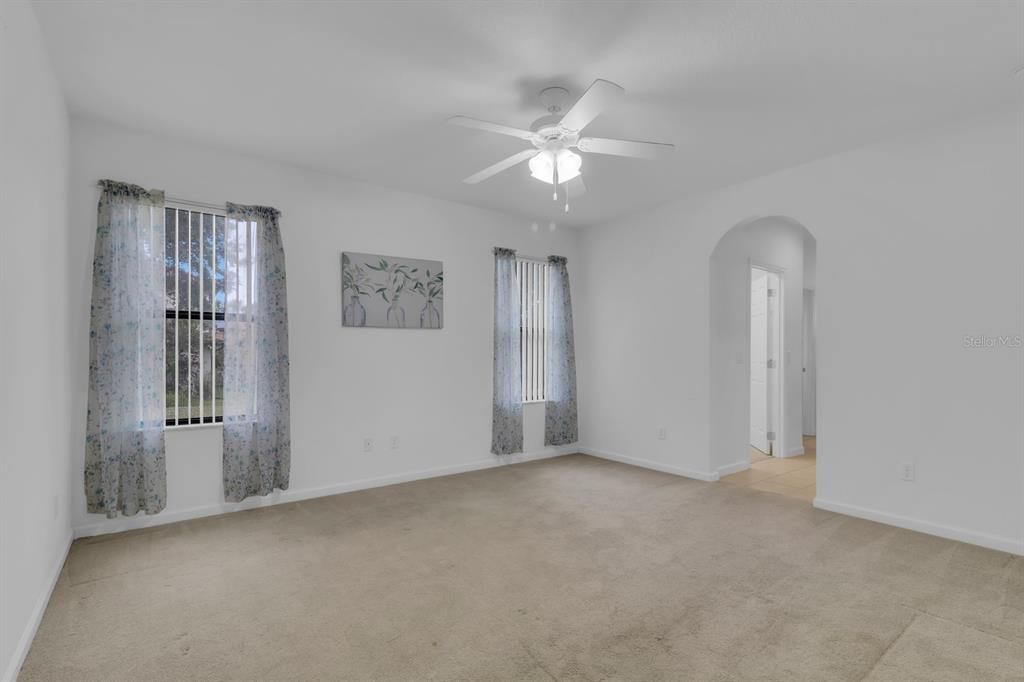 For Sale: $425,000 (4 beds, 2 baths, 1895 Square Feet)