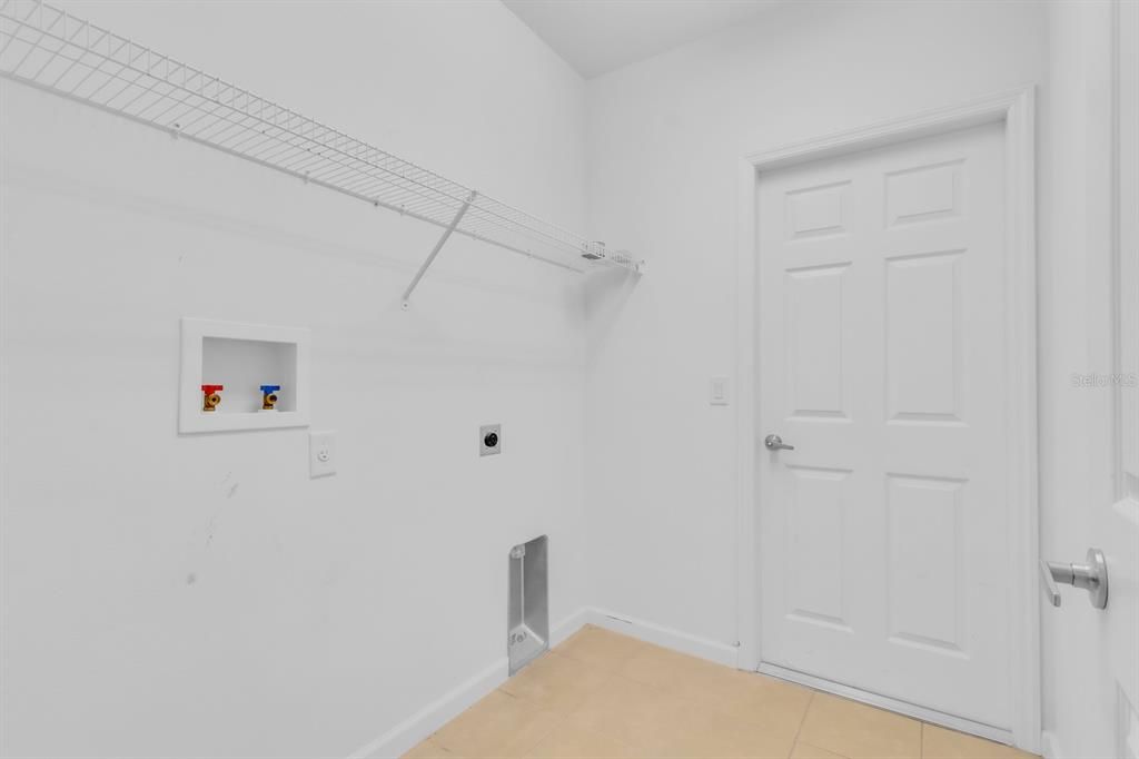 For Sale: $425,000 (4 beds, 2 baths, 1895 Square Feet)