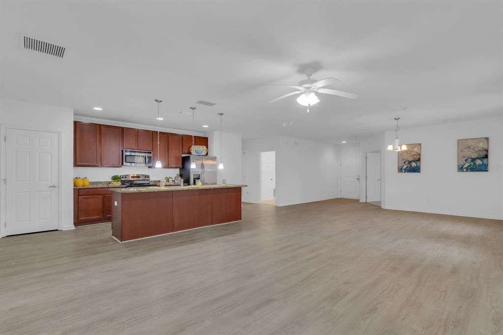 For Sale: $425,000 (4 beds, 2 baths, 1895 Square Feet)