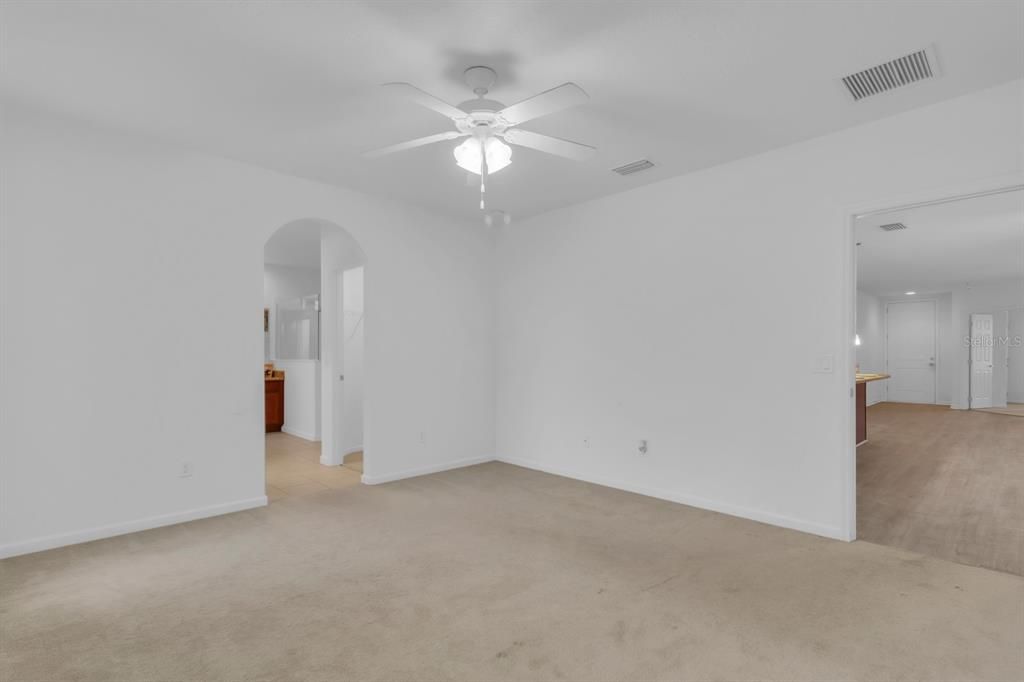 For Sale: $425,000 (4 beds, 2 baths, 1895 Square Feet)