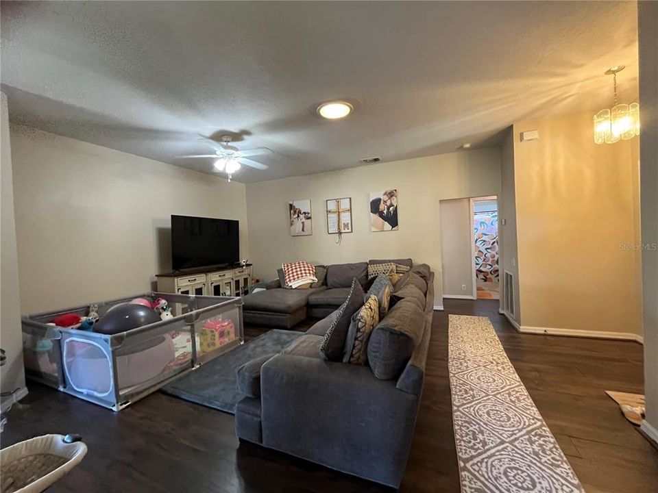 На продажу: $325,000 (3 спален, 2 ванн, 1706 Квадратных фут)