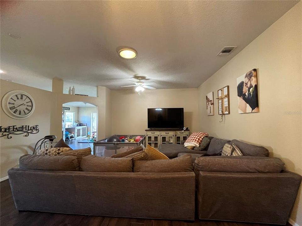 На продажу: $325,000 (3 спален, 2 ванн, 1706 Квадратных фут)