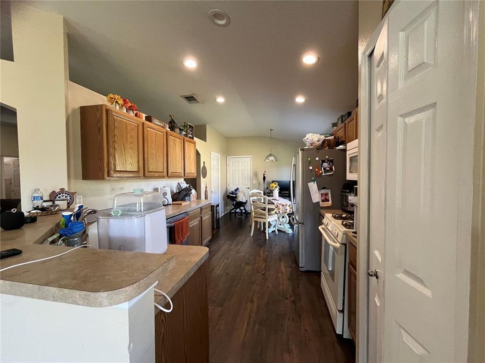 На продажу: $325,000 (3 спален, 2 ванн, 1706 Квадратных фут)