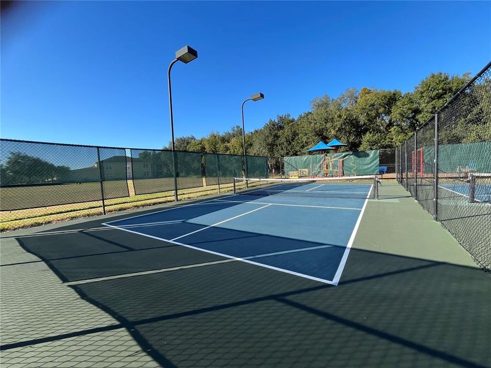 На продажу: $325,000 (3 спален, 2 ванн, 1706 Квадратных фут)