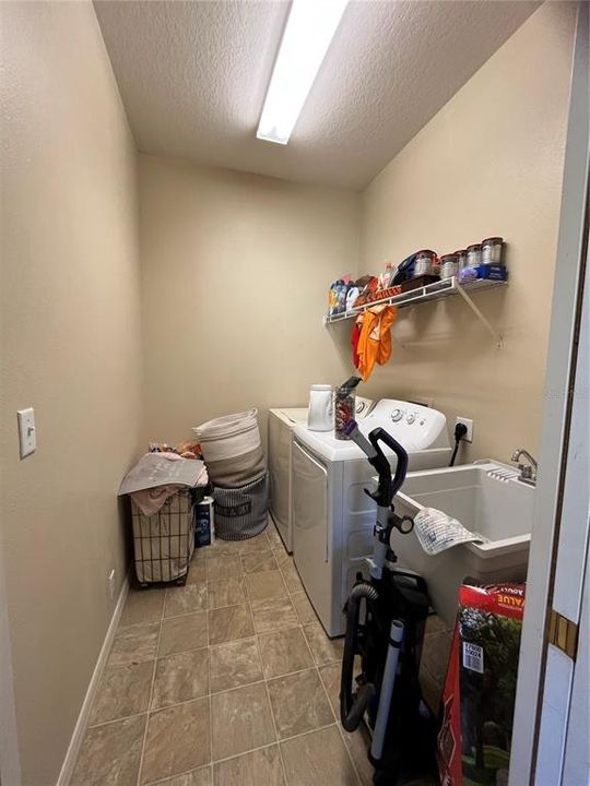 На продажу: $325,000 (3 спален, 2 ванн, 1706 Квадратных фут)