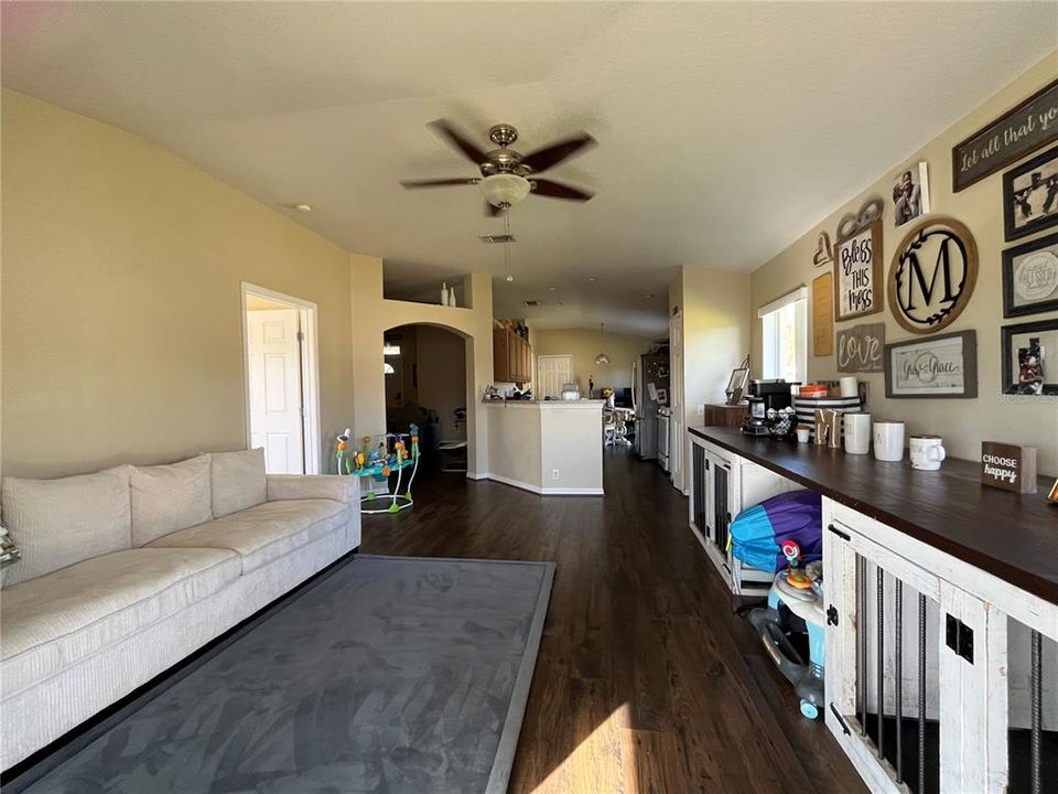 На продажу: $325,000 (3 спален, 2 ванн, 1706 Квадратных фут)