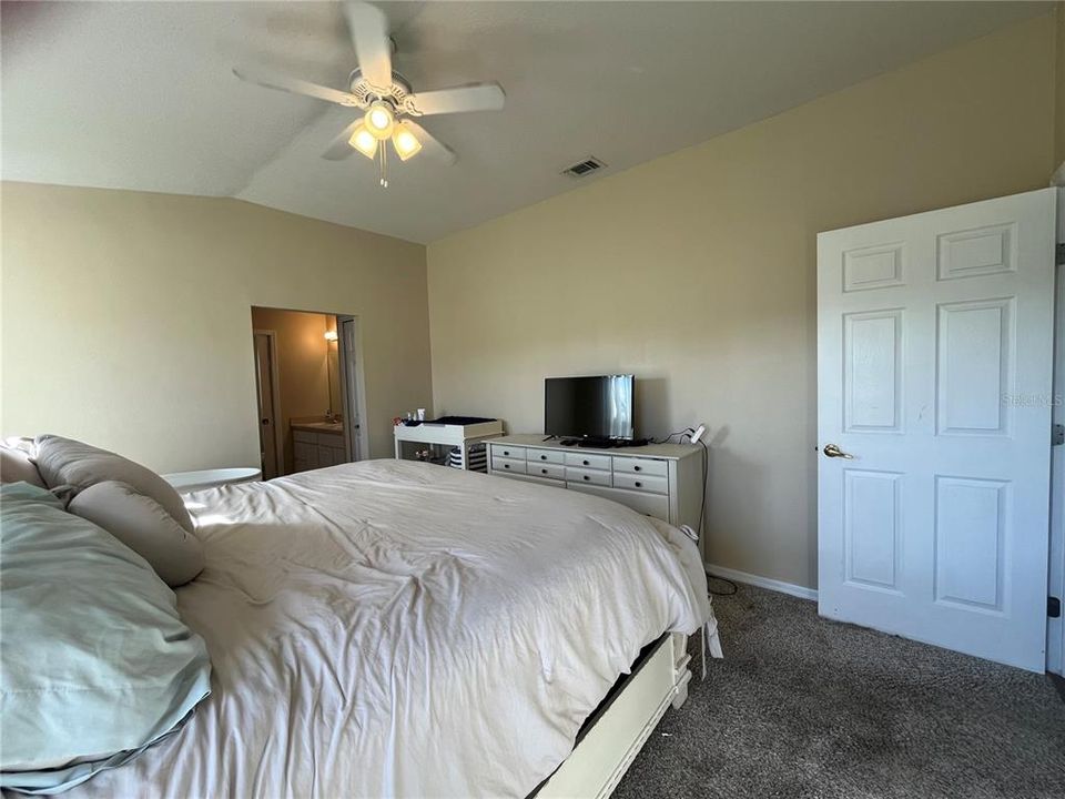 На продажу: $325,000 (3 спален, 2 ванн, 1706 Квадратных фут)