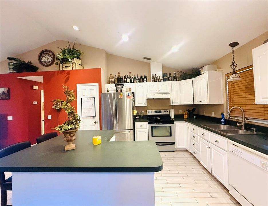 На продажу: $3,999,900 (6 спален, 4 ванн, 11776 Квадратных фут)