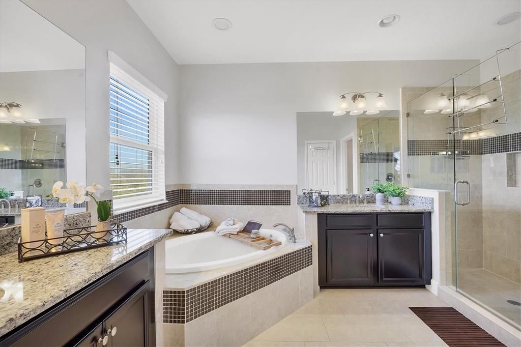 For Sale: $1,285,000 (6 beds, 5 baths, 5077 Square Feet)