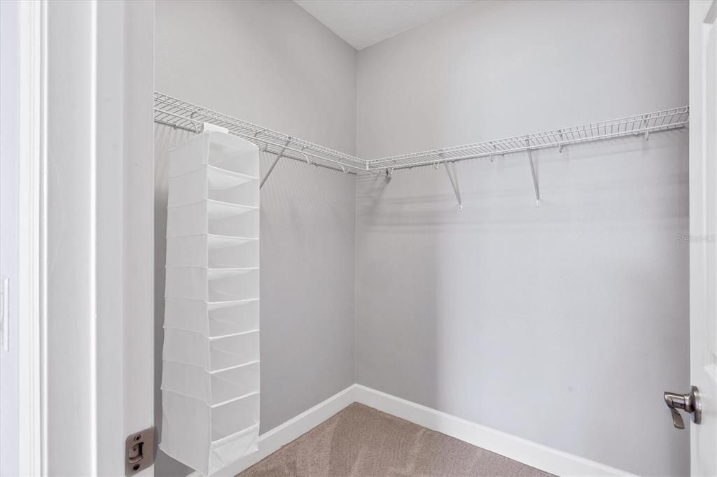 For Sale: $1,285,000 (6 beds, 5 baths, 5077 Square Feet)