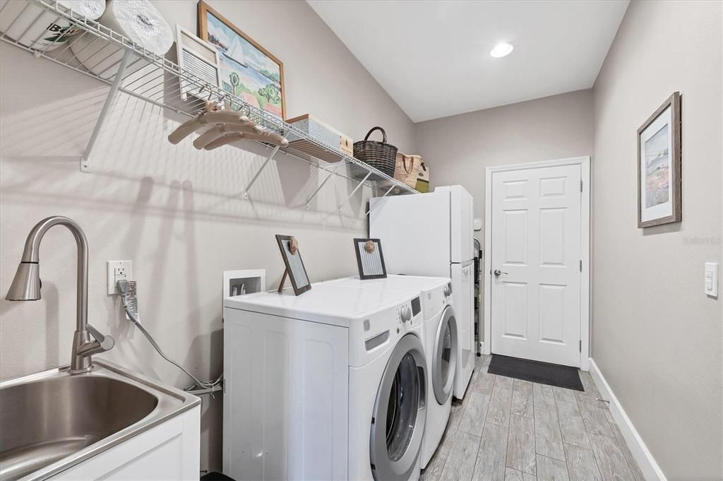 For Sale: $1,285,000 (6 beds, 5 baths, 5077 Square Feet)