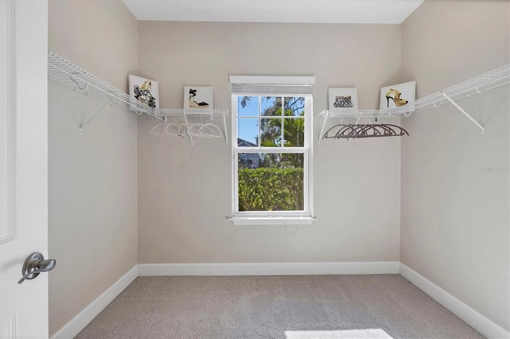 For Sale: $1,285,000 (6 beds, 5 baths, 5077 Square Feet)