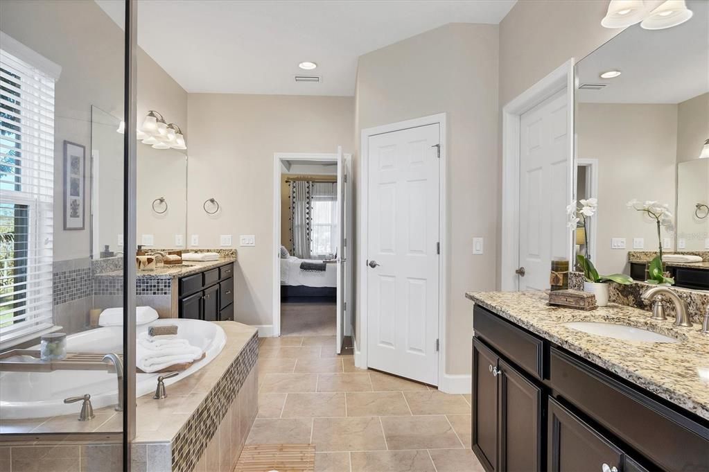 For Sale: $1,285,000 (6 beds, 5 baths, 5077 Square Feet)