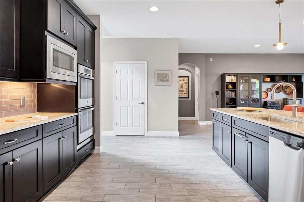 For Sale: $1,285,000 (6 beds, 5 baths, 5077 Square Feet)