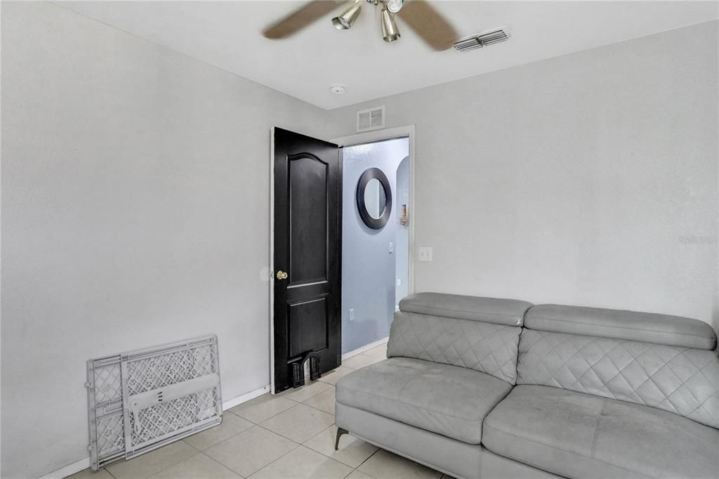 待售: $285,000 (3 贝兹, 2 浴室, 1483 平方英尺)